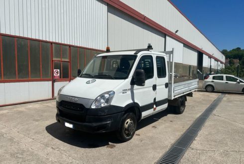 Autocarro Iveco Daily 35C13