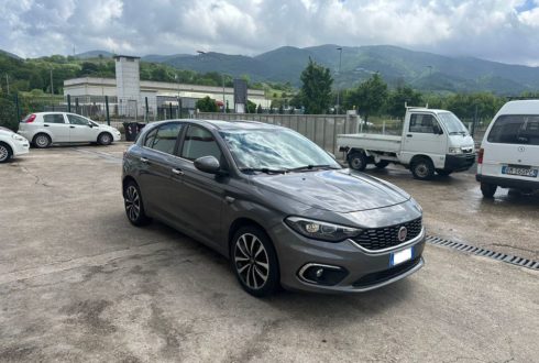 Autovettura Fiat Tipo