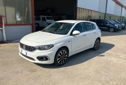 Autovettura Fiat Tipo