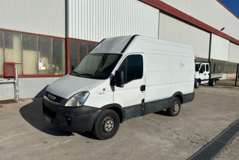 Autocarro Iveco Daily 29L10