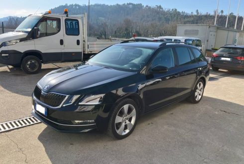 Autovettura Skoda Octavia (1)