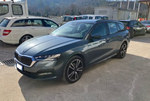 Autovettura Skoda Octavia (2)